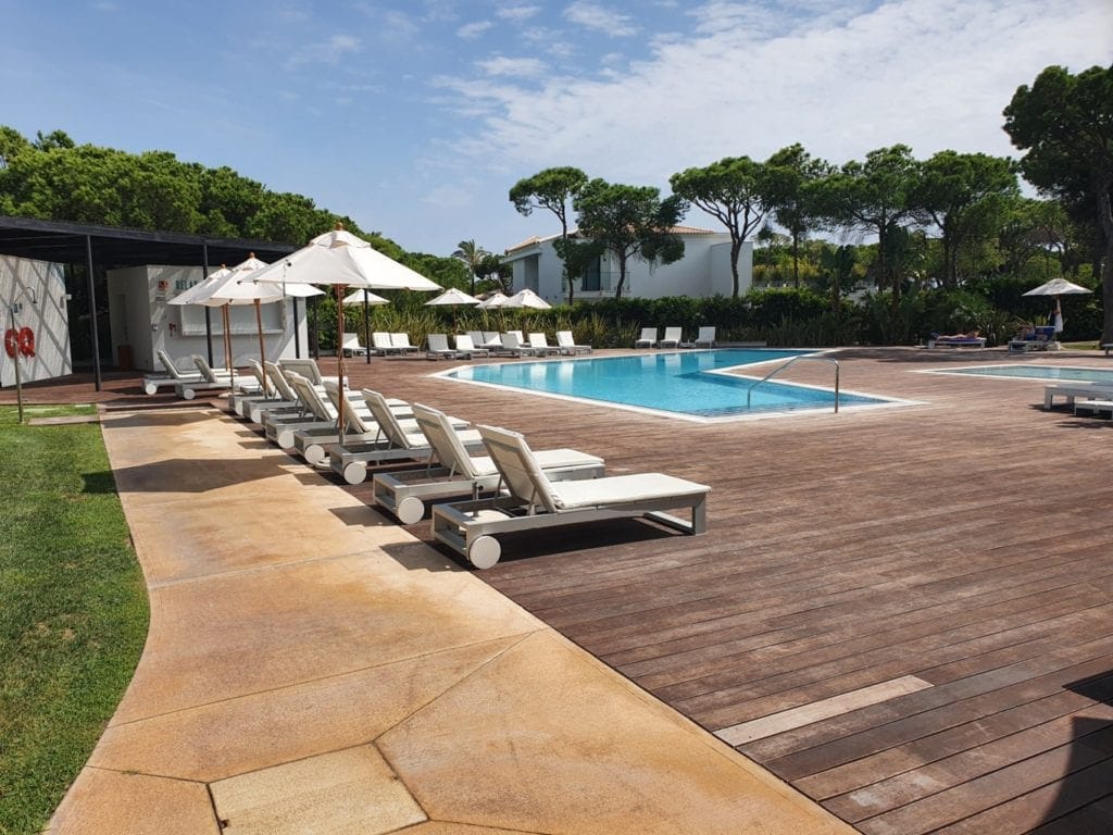 review Pine Cliffs Resort pool