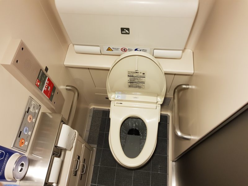 Review shinkansen high speed train japan, Toilet