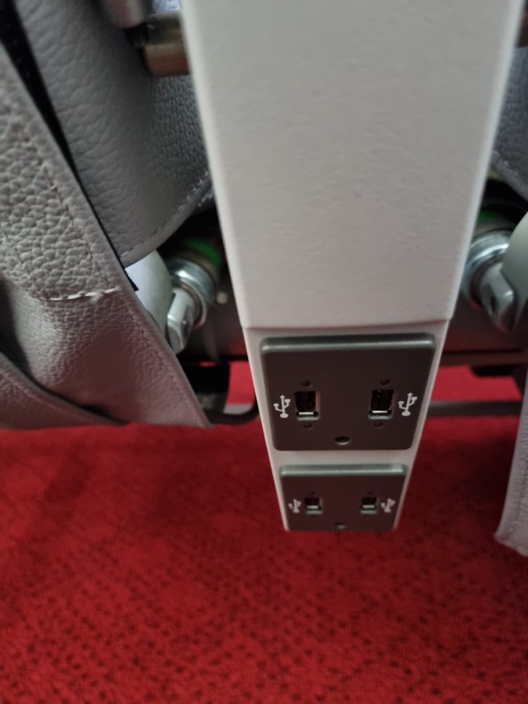 review helvetic business class usb
