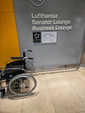 Lufthansa Senator Lounge Berlin review entrance